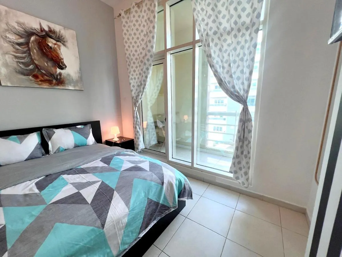 Kwatera prywatna Huge Room In Al Barsha 1 Near Mashreq Metro Dubaj