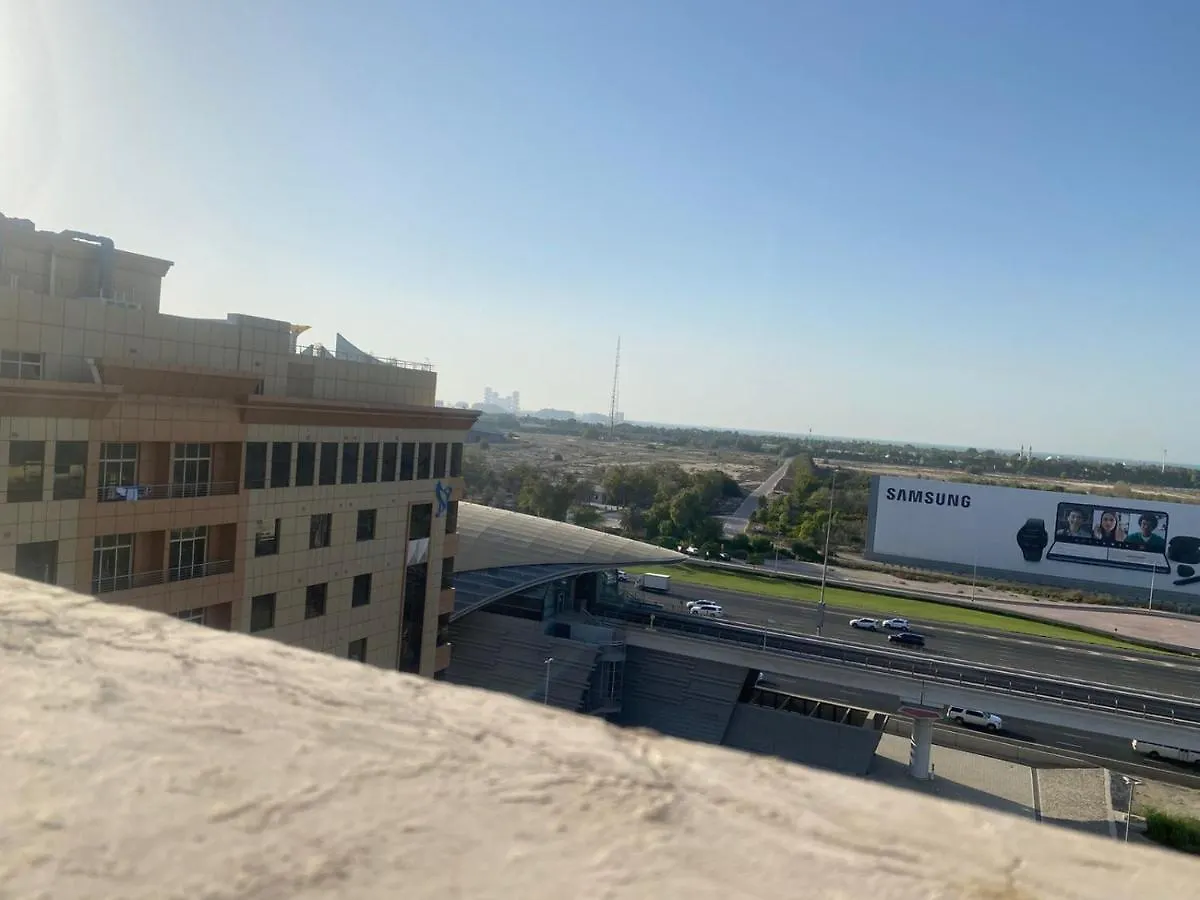 Huge Room In Al Barsha 1 Near Mashreq Metro Dubaj Kwatera prywatna