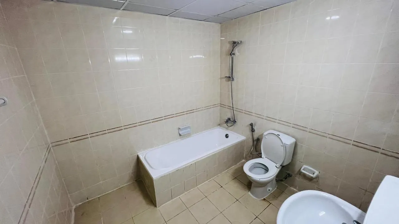 Huge Room In Al Barsha 1 Near Mashreq Metro Dubaj Kwatera prywatna